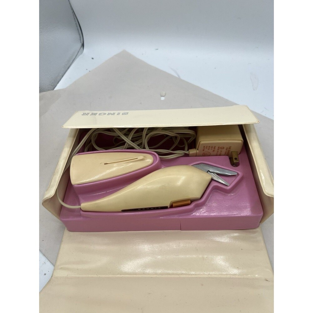 Vintage Singer Electric Lighted Scissors with Case Works